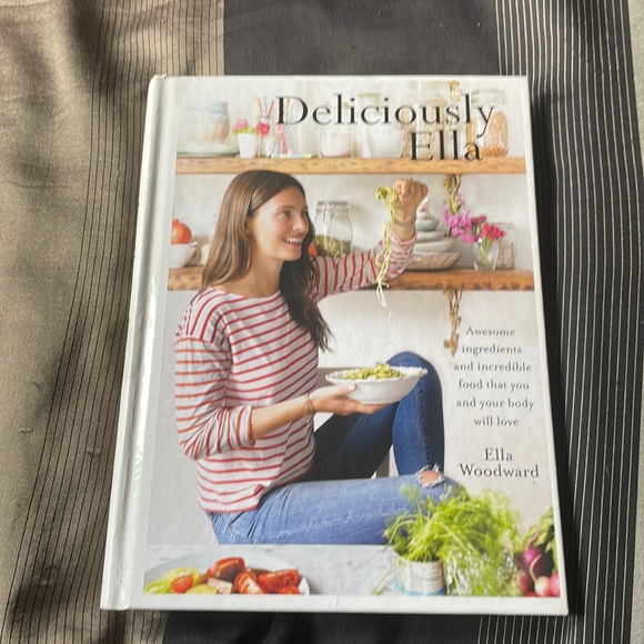 Deliciously Ella by Ella Woodward cookbook - Picture 1 of 3